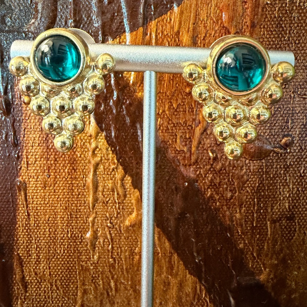 Vintage Green Cabachon Gold Tone Triangular Earrings